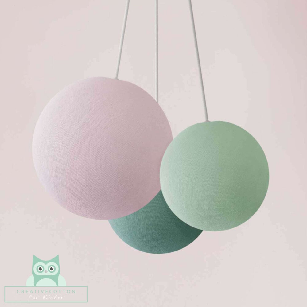 LED Deckenlampe mit 3 Kugeln aus Baumwolle. Pendelleuche in Weiß, Mint und Aqua. Höhenverstellbare Hängelampe, ideal für Kinderzimmer und Babyzimmer. Dimmbare Deckenleuchte.