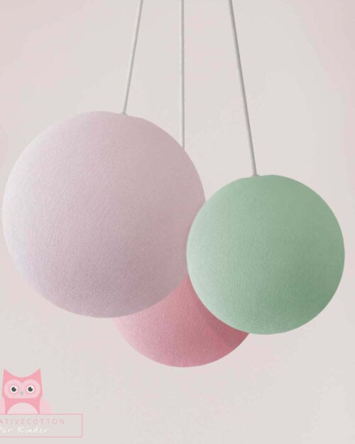 LED Deckenlampe mit 3 Kugeln aus Baumwolle. Pendelleuche in Weiß, Mint und Rosa. Höhenverstellbare Hängelampe, ideal für Kinderzimmer und Babyzimmer. Dimmbare Deckenleuchte.