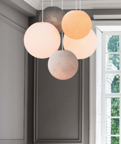 led-hangelampe-orange-gelb-creme-kugeln-wohnzimmer-schlafzimmer-weiss-pendelleuchte-pendellampe-hangeleuchte-kinderzimmer-hell2 LED Pendelleuchte mit Baumwollkugeln in Weiß, Creme, Grau und Dunkelgrau – stilvolle Hängeleuchte für modernes Wohnen.