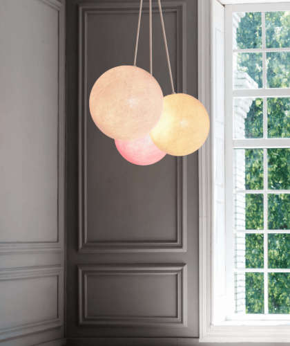 LED Hängelampe weiss Creme Rosa Kugeln Wohnzimmer Schlafzimmer Weiss Pendelleuchte Pendellampe Hängeleuchte Kinderzimmer hell Lampe Leuchte Babyzimmer Büro Jugendzimmer Mädchen Junge Pendelleuchte mit Kugeln in Weiß, Creme und Rosa – LED Hängelampe höhenverstellbar für Wohnzimmer und Schlafzimmer.