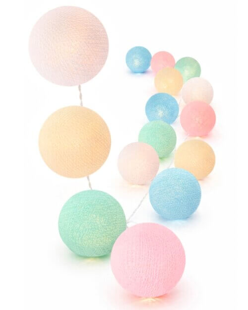Pastellfarbene LED Dekolichterkette mit Kugeln in Rosa, Blau und Grün – mit Timer, warmweißem Licht und USB-Anschluss, ideal für Babyzimmer oder als ruhige Fensterdeko