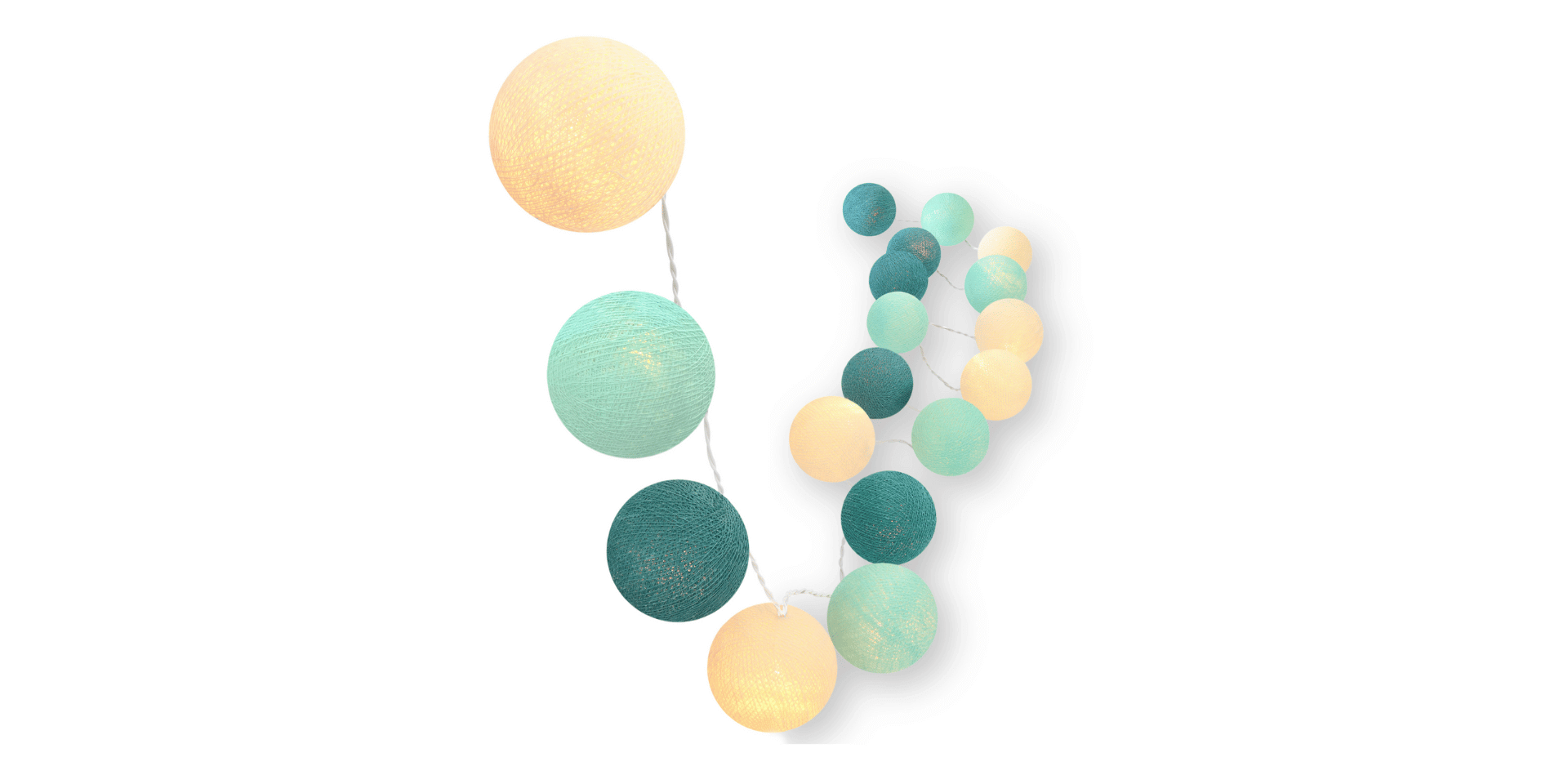 Blaue LED Lichterkette Aqua mit Kugeln in Creme, Mint und Aqua – batteriebetrieben oder per USB und Netzteil strombetrieben nutzbar, warmweißes Licht für Wohn-, Schlaf- und Kinderzimmer.