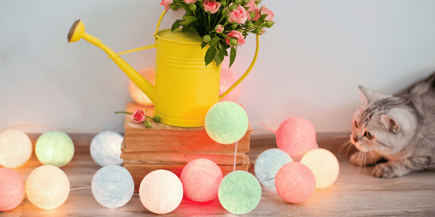 Farbenfrohe LED Kinderzimmer-Lichterkette mit Baumwollkugeln in Pastellrosa, Hellblau und Grün – mit Schalter, warmem Licht und weißem Kabel, ideal für Babyzimmer, Wand oder Spielbereich