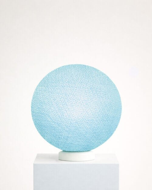 Blaue Tischleuchte in Kugelform – sanftes LED-Licht für Schlafzimmer und entspannte Abendstunden