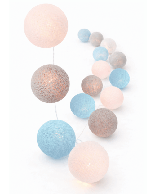 LED Lichterkette Maritim mit Baumwollkugeln in Weiß, Hellblau und Grau – warmweißes Licht, ideal für Fenster, Wohnzimmer oder als moderne maritim inspirierte Raumdeko.