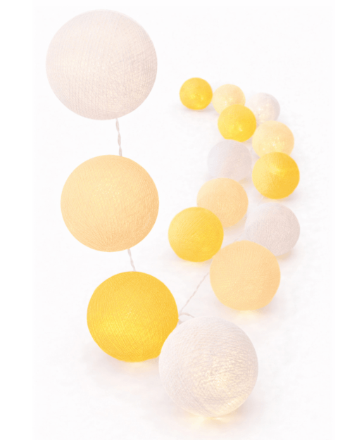 Helle LED Lichterkette Sommerbrise mit Kugeln in Weiß, Creme und Gelb – warmweißes Licht, USB-Anschluss, ideal für Kinderzimmer und Babyzimmer oder als Fensterdeko im Wohnzimmer.
