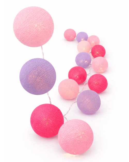 LED Kinderzimmer-Lichterkette mit Kugeln in Rosa, Lila und Pink – warmweißes Licht, dimmbar, mit Timer und USB-Stecker, ideal als farbenfrohe Dekoration im Mädchenzimmer und Jungenzimmer.