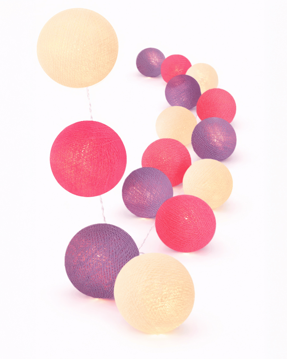 LED Lichterkette Kugeln pink Rot violett lila warm Kinderzimmer Wohnzimmer Schlafzimmer gemütlich Mädchen Junge Jungenzimmer LED Kinderzimmer-Lichterkette mit Kugeln in Creme, Violett und Pink – warmweißes Licht, mit USB-Stecker, Timer und Dimmer, ideal für Babyzimmer oder als bunte Wanddeko im Wohnzimmer und Schlafzimmer.