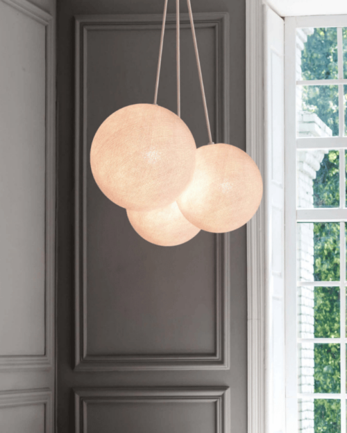 3-flammige LED Pendelleuchte in Weiß – moderne höhenverstellbare Hängeleuchte mit Kabel, elegante Hängelampe fürs Wohnzimmer, Schlafzimmer, Esszimmer, Flur oder Treppenhaus.