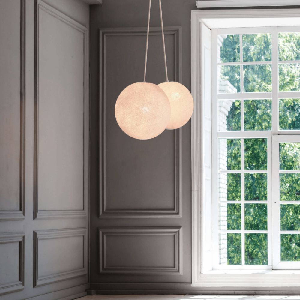 Weiße LED Hängelampe mit Kabel – moderne Pendelleuchte höhenverstellbar für Wohnzimmer oder Esszimmer.