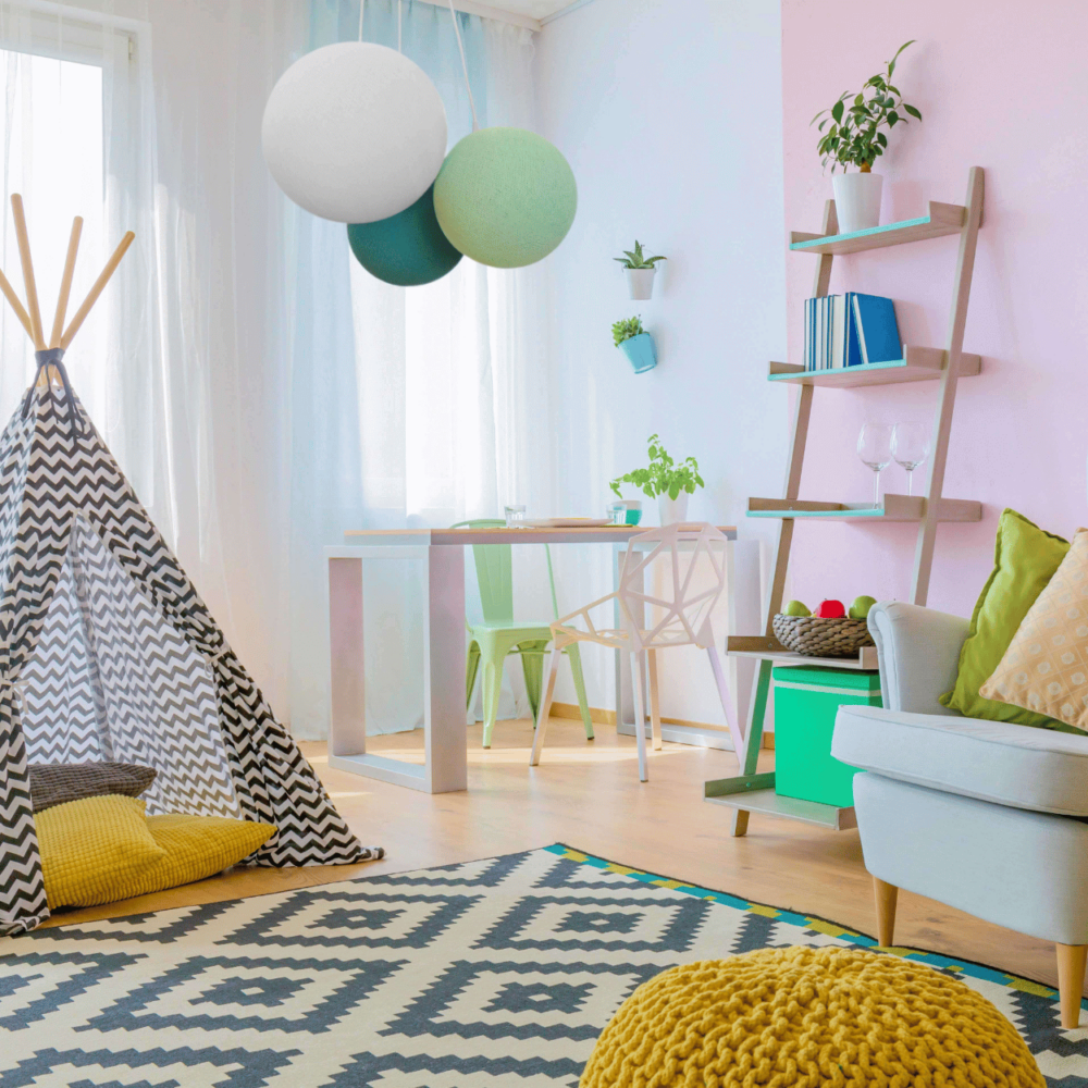 Pendellampe mit Baumwollkugeln in Mint, Aqua und Weiß – dekorative Leuchte fürs Jungenzimmer.