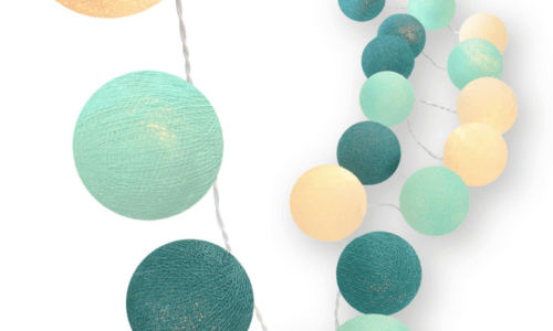 Blaue LED Lichterkette Aqua mit Kugeln in Creme, Mint und Aqua – batteriebetrieben oder per USB und Netzteil strombetrieben nutzbar, warmweißes Licht für Wohn-, Schlaf- und Kinderzimmer.