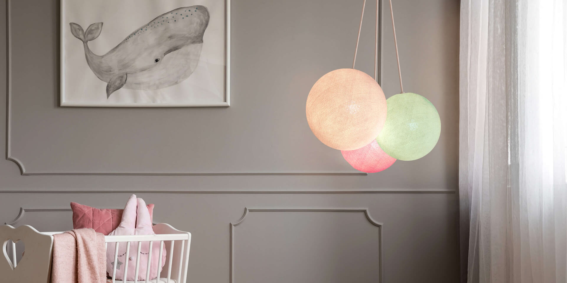 LED Deckenlampe mit 3 Kugeln aus Baumwolle. Pendelleuche in Weiß, Mint und Rosa. Höhenverstellbare Hängelampe, ideal für Kinderzimmer und Babyzimmer. Dimmbare Deckenleuchte.